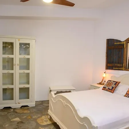 Guest house Aliori Art Caves Aegiali
