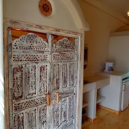 Aliori Art Caves Guest house *