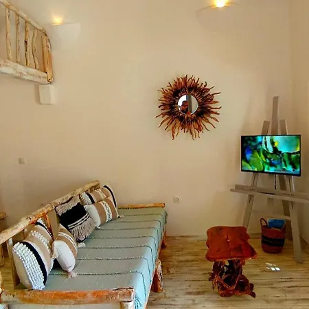 Guest house Aliori Art Caves Aegiali